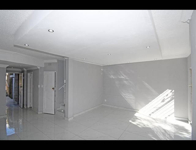 2 BEDROOM TOWNHOUSE FOR SALE IN MORNINGSIDE